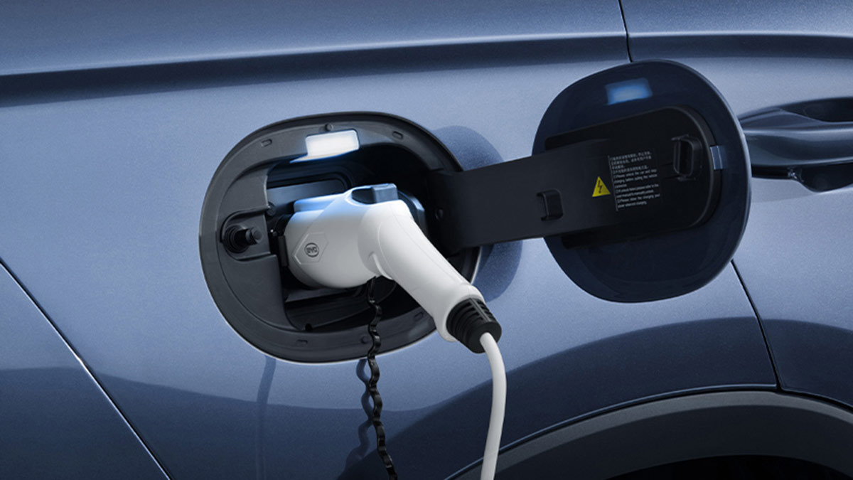 White EV charging plug connected to blue BYD Sealion 5 medium SUV.