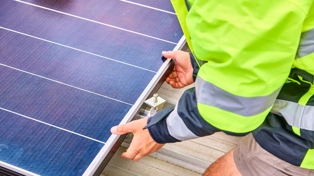 RACV Solar installing rooftop solar panels