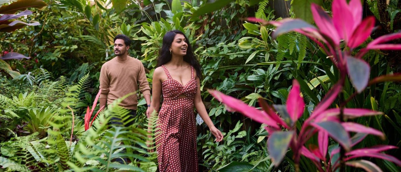 Two girls walking through blooming Royal Botanic Garden