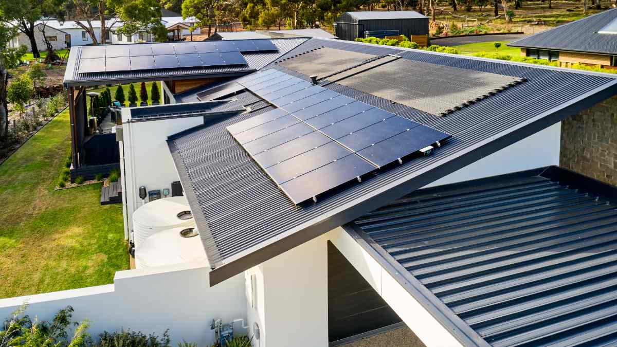 RACV Solar installing rooftop solar panels
