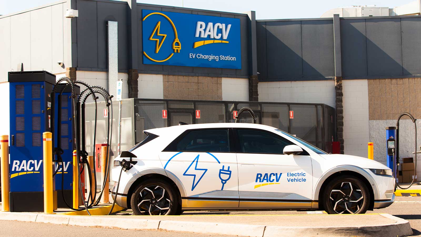 Electric vehicle charging station