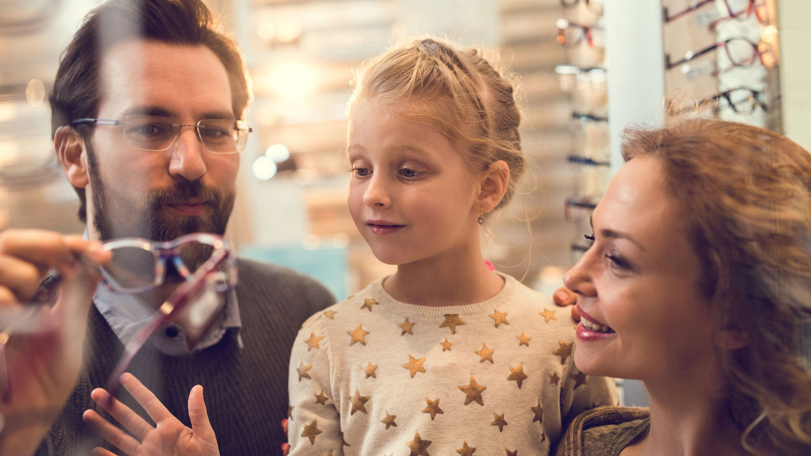 family-at-glasses-shop-1600x900
