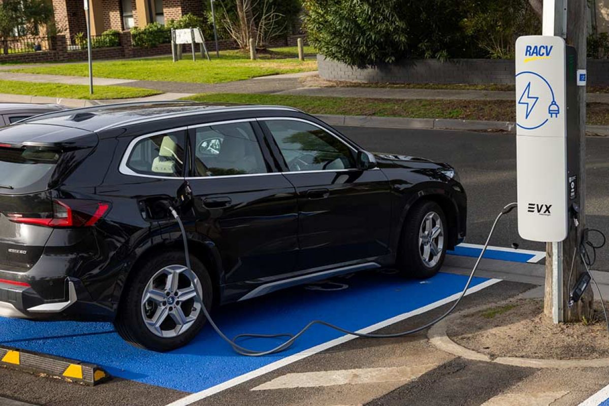RACV ERA technician testing car battery charge