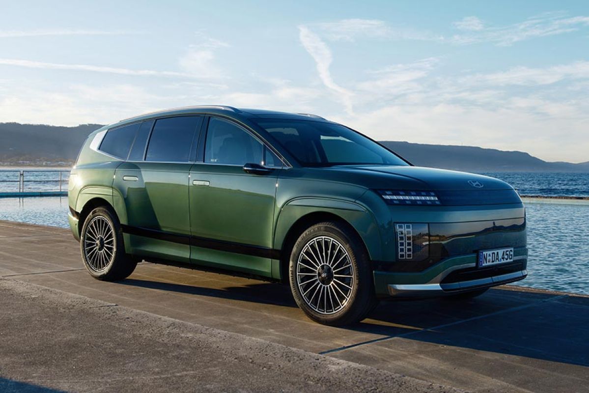 Hyundai Ioniq 9 large EV