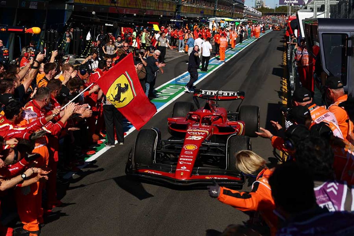 Formula One cars racing at the Australian Formula 1 Grand Prix