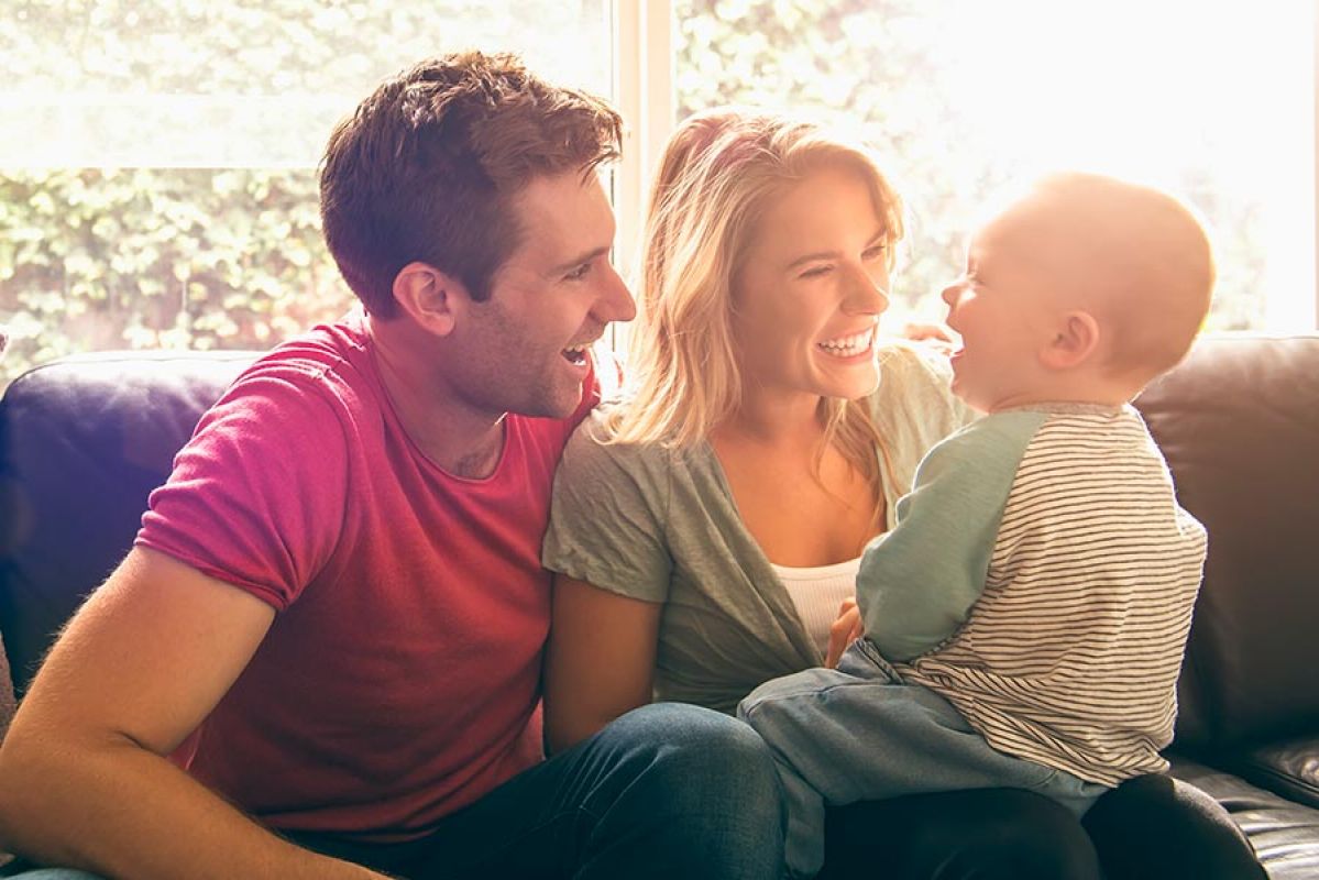 900x600-couple-baby-GettyImages-758281347