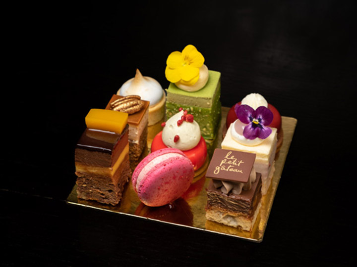 A tasting plate of mini cakes at Le Petit Gateau.
