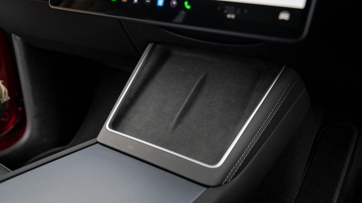 Phone-Charger-Tesla-Y